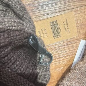 Hat and gloves CC brand